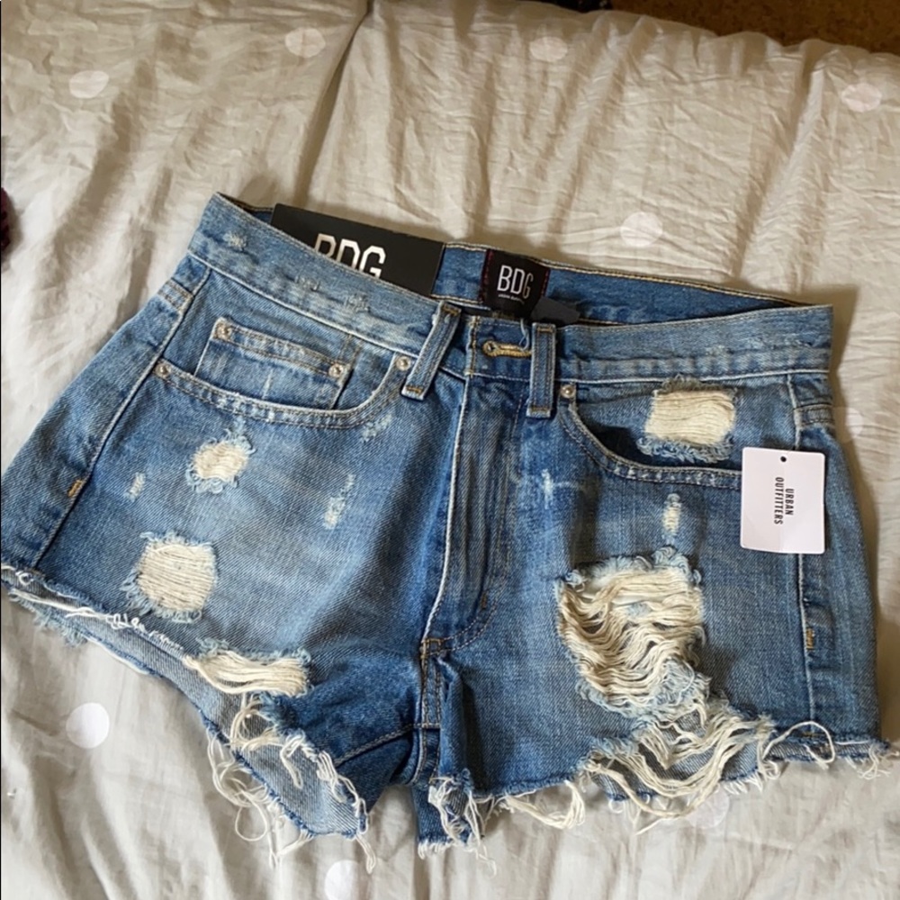 BDG mid rise shorts size 24